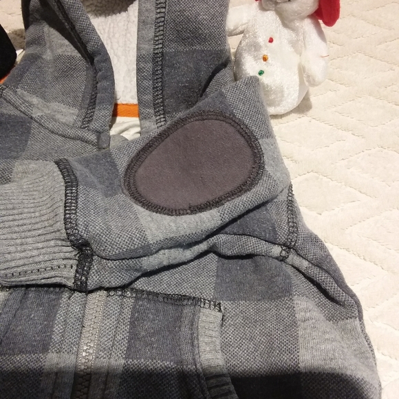 🦋2/$25 H&M plaid hoodie with sherpa lined hood - Picture 3 of 8